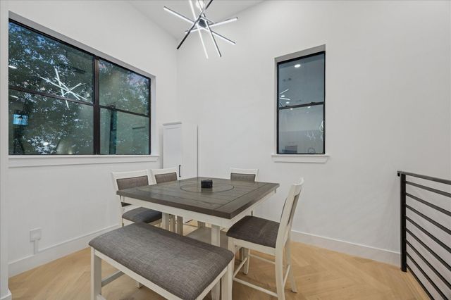 809 Memorial Heights Drive, Houston, TX 77007