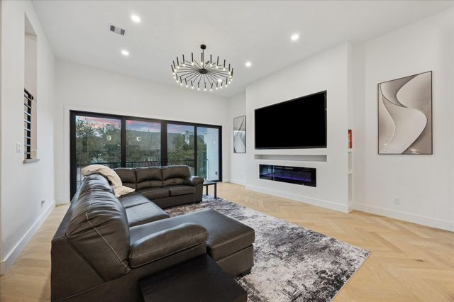 809 Memorial Heights Drive, Houston, TX 77007