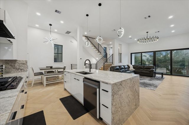 809 Memorial Heights Drive, Houston, TX 77007