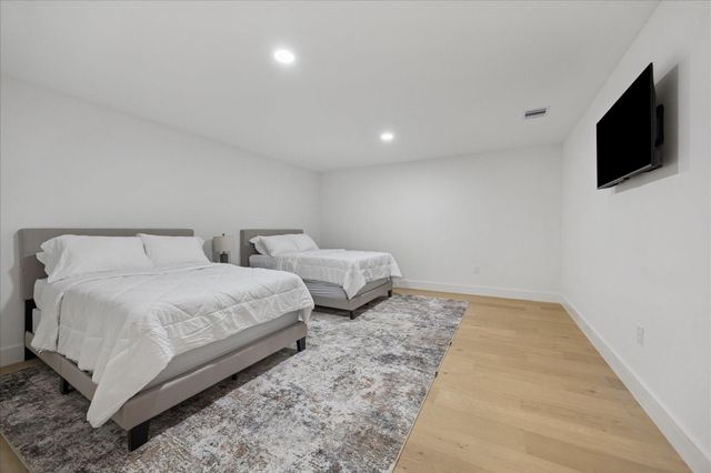 809 Memorial Heights Drive, Houston, TX 77007