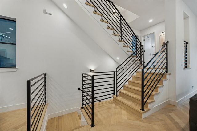 809 Memorial Heights Drive, Houston, TX 77007