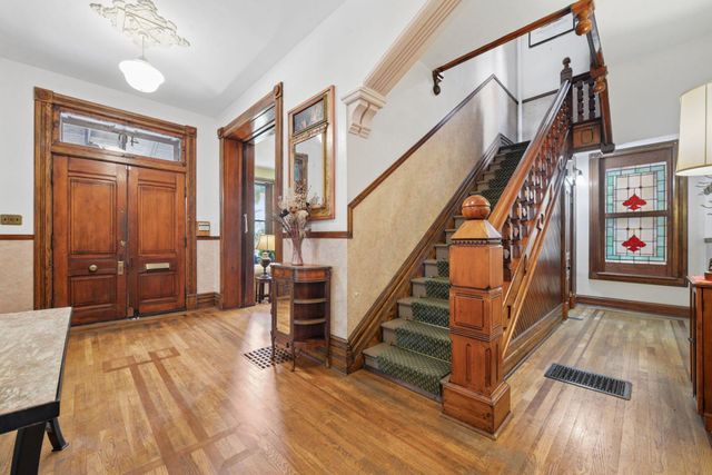 40 Smith Place, Columbus, OH 43201