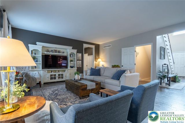 1024 Bayberry Drive, Pennsburg Boro, PA 18073