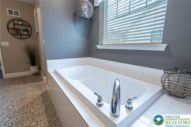 1024 Bayberry Drive, Pennsburg Boro, PA 18073