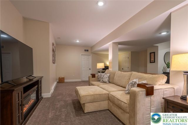 1024 Bayberry Drive, Pennsburg Boro, PA 18073