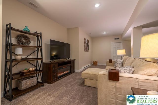 1024 Bayberry Drive, Pennsburg Boro, PA 18073