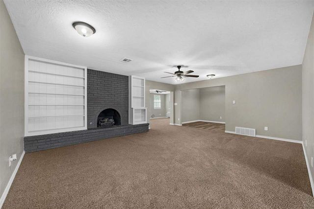 6943 NW Eisenhower Dr, Lawton, OK 73505
