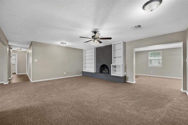 6943 NW Eisenhower Dr, Lawton, OK 73505