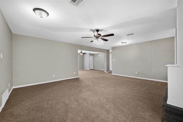 6943 NW Eisenhower Dr, Lawton, OK 73505