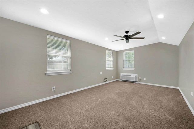 6943 NW Eisenhower Dr, Lawton, OK 73505