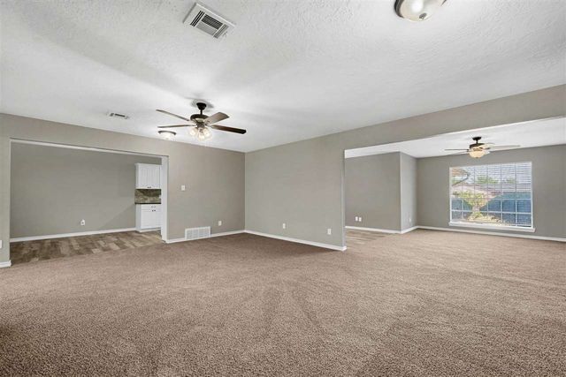 6943 NW Eisenhower Dr, Lawton, OK 73505