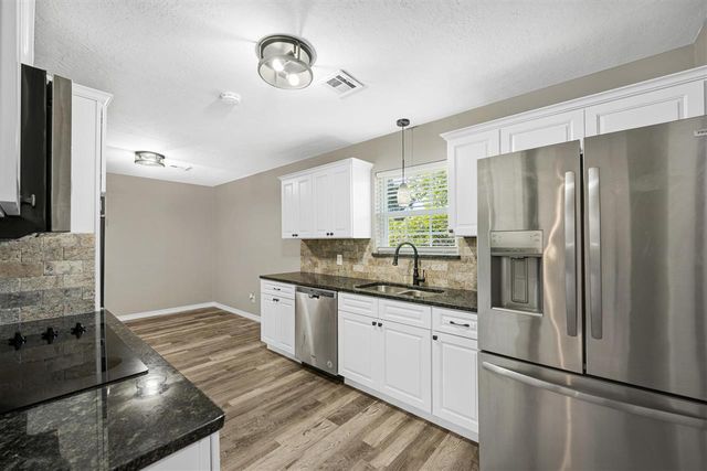 6943 NW Eisenhower Dr, Lawton, OK 73505