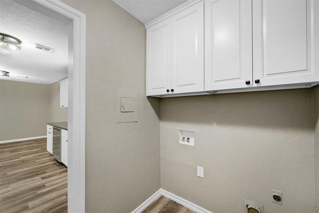 6943 NW Eisenhower Dr, Lawton, OK 73505