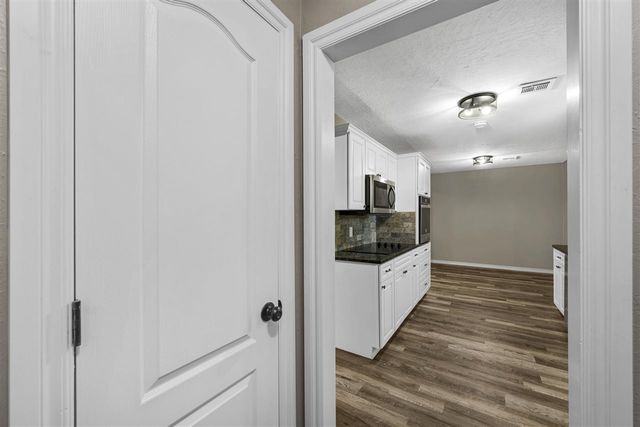 6943 NW Eisenhower Dr, Lawton, OK 73505