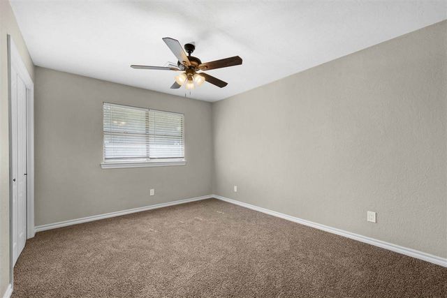 6943 NW Eisenhower Dr, Lawton, OK 73505