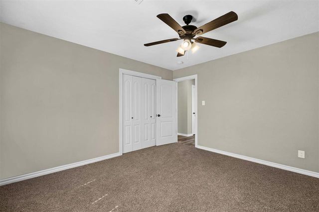 6943 NW Eisenhower Dr, Lawton, OK 73505