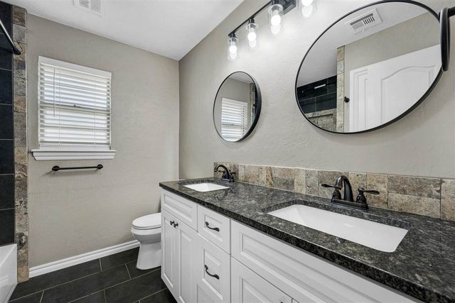 6943 NW Eisenhower Dr, Lawton, OK 73505