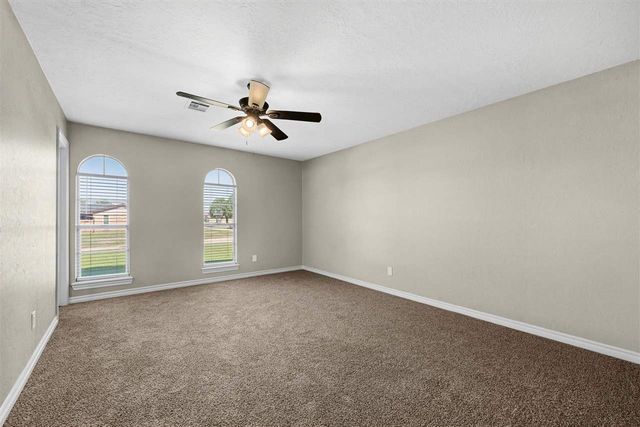 6943 NW Eisenhower Dr, Lawton, OK 73505