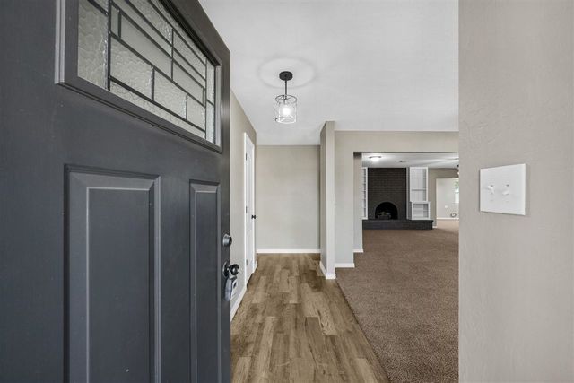 6943 NW Eisenhower Dr, Lawton, OK 73505