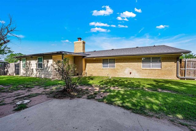 6943 NW Eisenhower Dr, Lawton, OK 73505