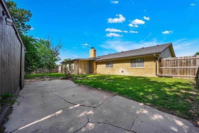 6943 NW Eisenhower Dr, Lawton, OK 73505