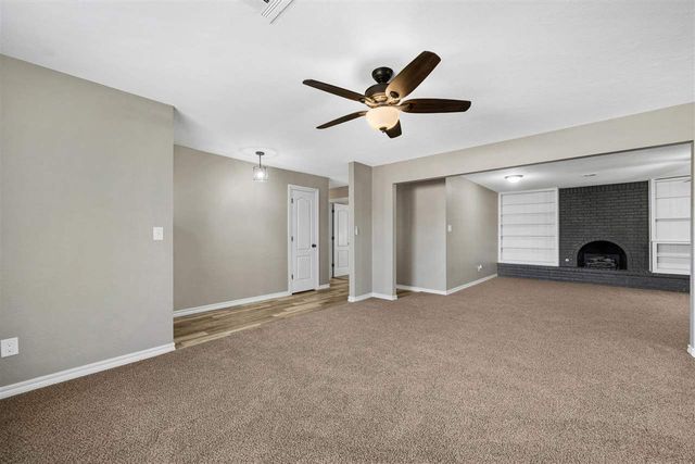 6943 NW Eisenhower Dr, Lawton, OK 73505