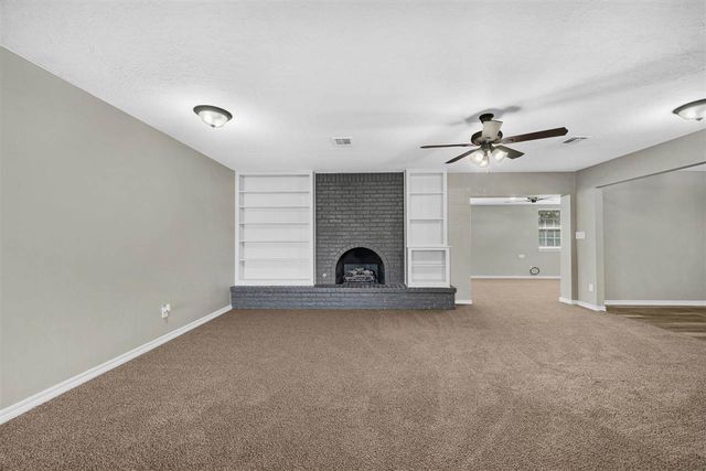 6943 NW Eisenhower Dr, Lawton, OK 73505