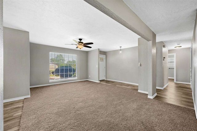 6943 NW Eisenhower Dr, Lawton, OK 73505