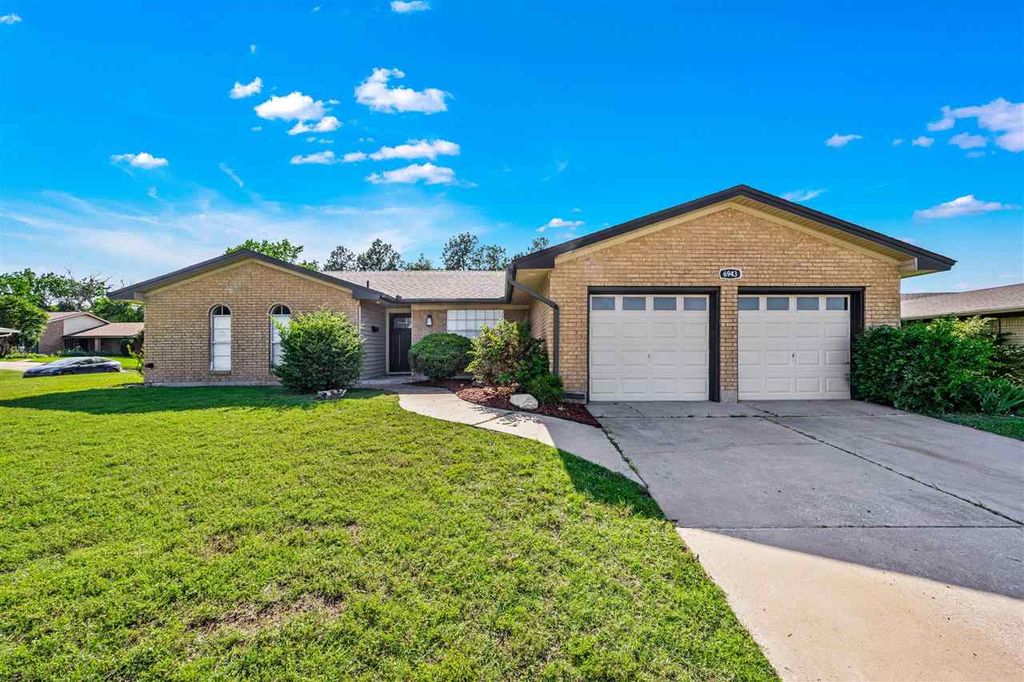 6943 NW Eisenhower Dr, Lawton, OK 73505