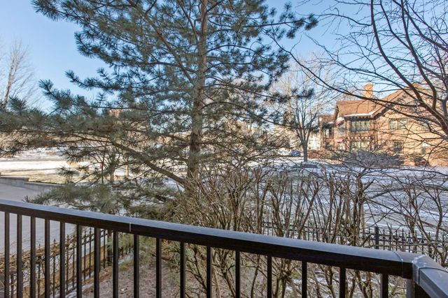 317 Groveland Avenue 116, Minneapolis, MN 55403