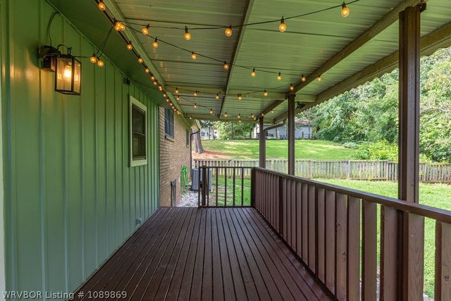 911 Hillcrest Drive, Greenwood, AR 72936