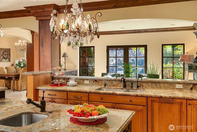 802 16th Avenue W, Kirkland, WA 98033