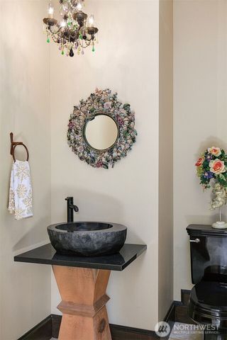 802 16th Avenue W, Kirkland, WA 98033