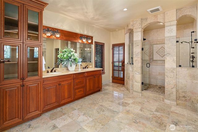 802 16th Avenue W, Kirkland, WA 98033