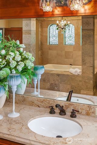 802 16th Avenue W, Kirkland, WA 98033