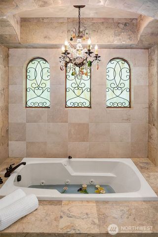 802 16th Avenue W, Kirkland, WA 98033