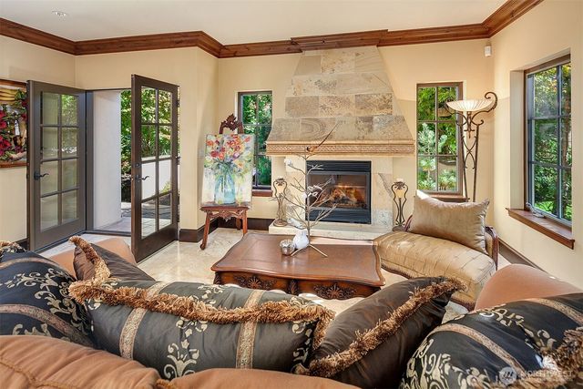 802 16th Avenue W, Kirkland, WA 98033