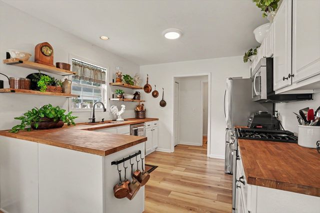 16 Wild Flower Trail, Pawleys Island, SC 29585