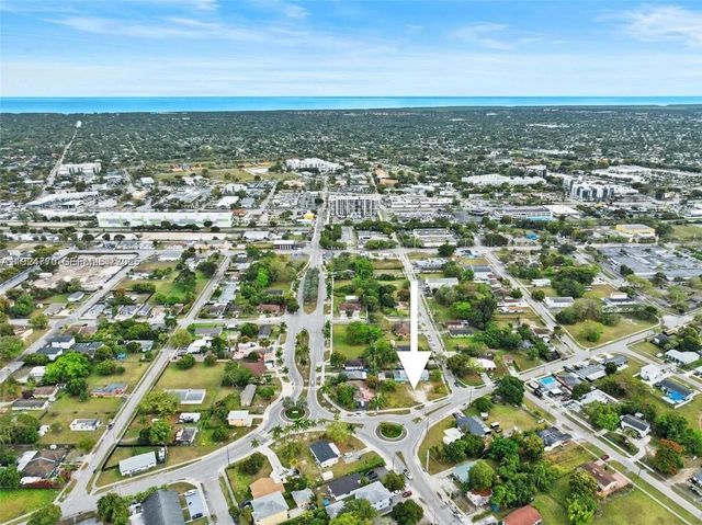 17611 SW 102 Ave, Perrine, FL 33157