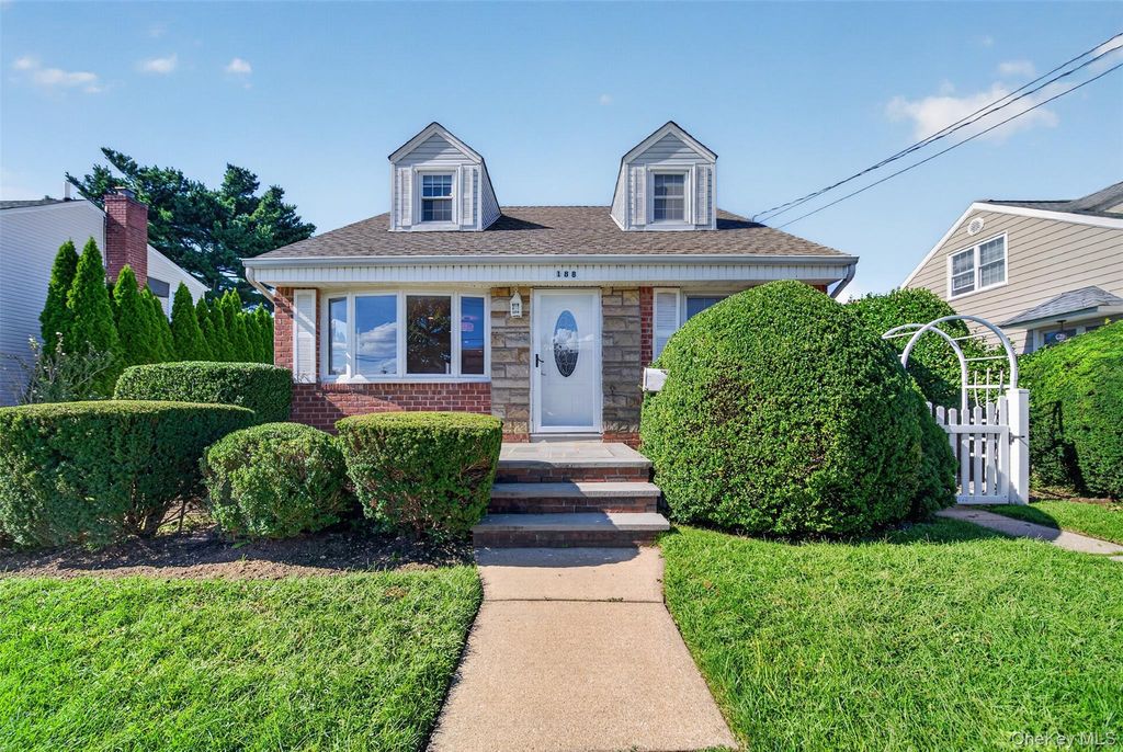 188 Arlington Street, Mineola, NY 11501 — exterior