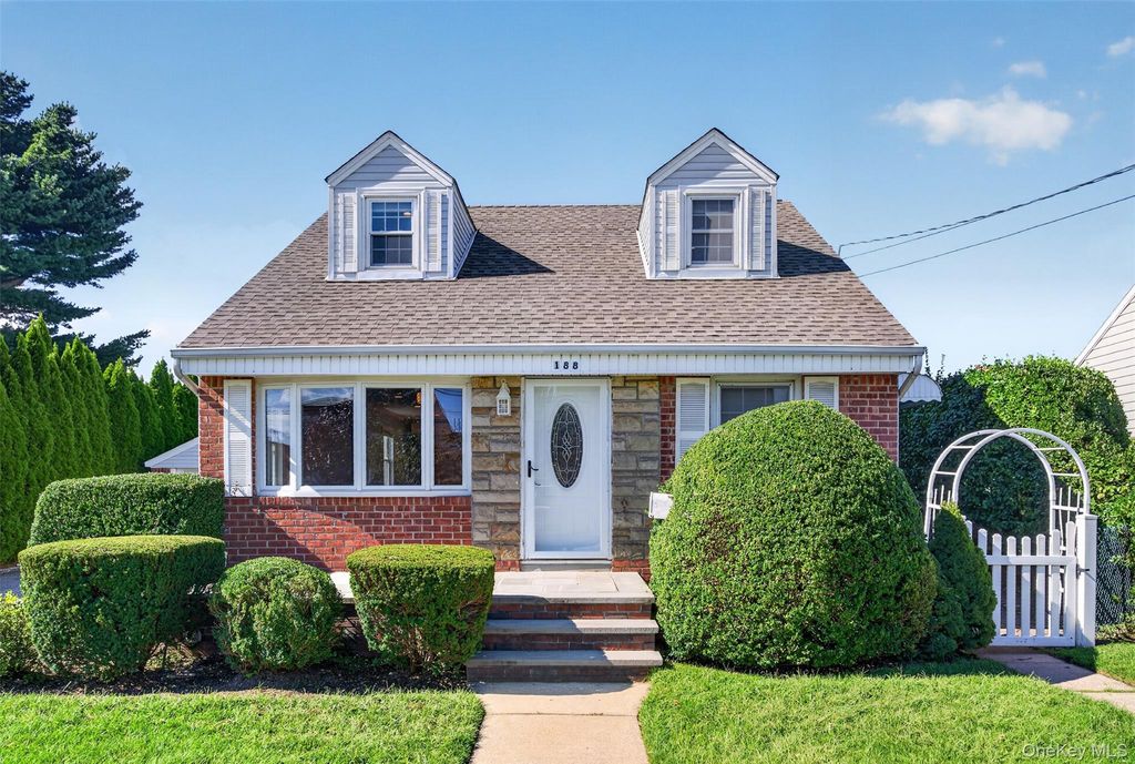 188 Arlington Street, Mineola, NY 11501 — photo 2