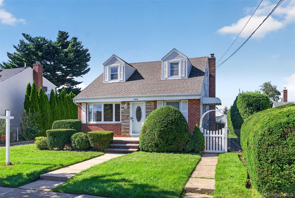 188 Arlington Street, Mineola, NY 11501 — photo 3