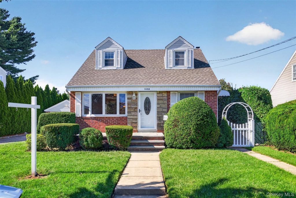 188 Arlington Street, Mineola, NY 11501 — photo 4
