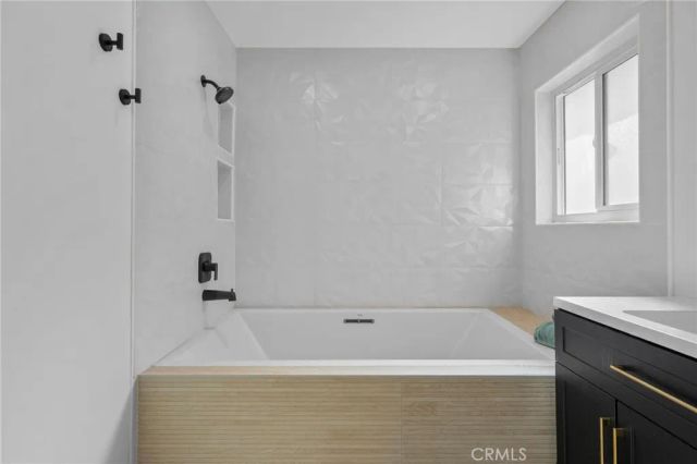 1015 Summit Drive, Crestline, CA 92325