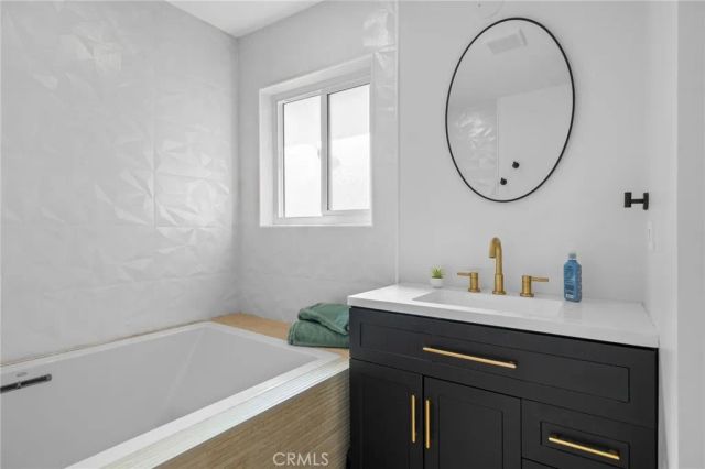1015 Summit Drive, Crestline, CA 92325