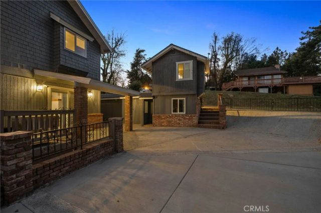 1015 Summit Drive, Crestline, CA 92325