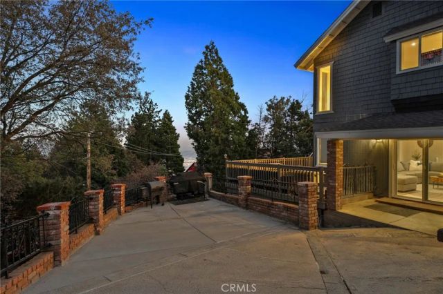1015 Summit Drive, Crestline, CA 92325