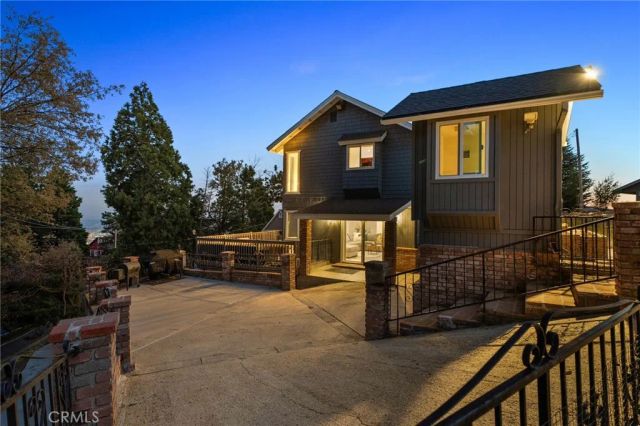 1015 Summit Drive, Crestline, CA 92325