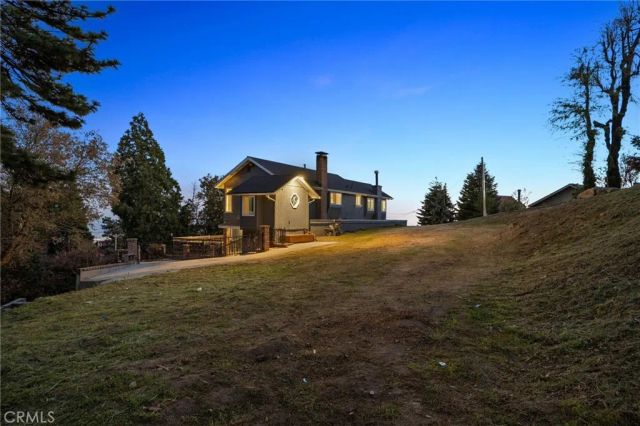 1015 Summit Drive, Crestline, CA 92325