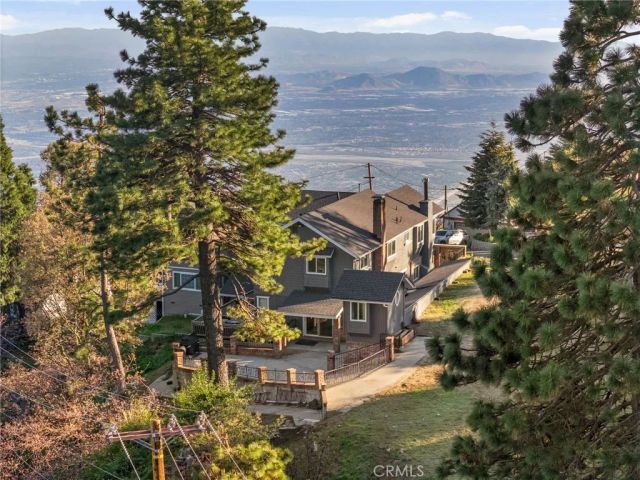 1015 Summit Drive, Crestline, CA 92325